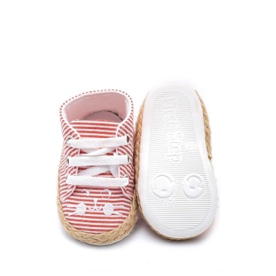 First Step Kedi Nakışlı Çizgili Patik - Kırmızı 3-7 Ay / No.17-First Step First Step Kedi Nakışlı Çizgili Patik - Kırmızı 3-7 Ay / No.17-First Step